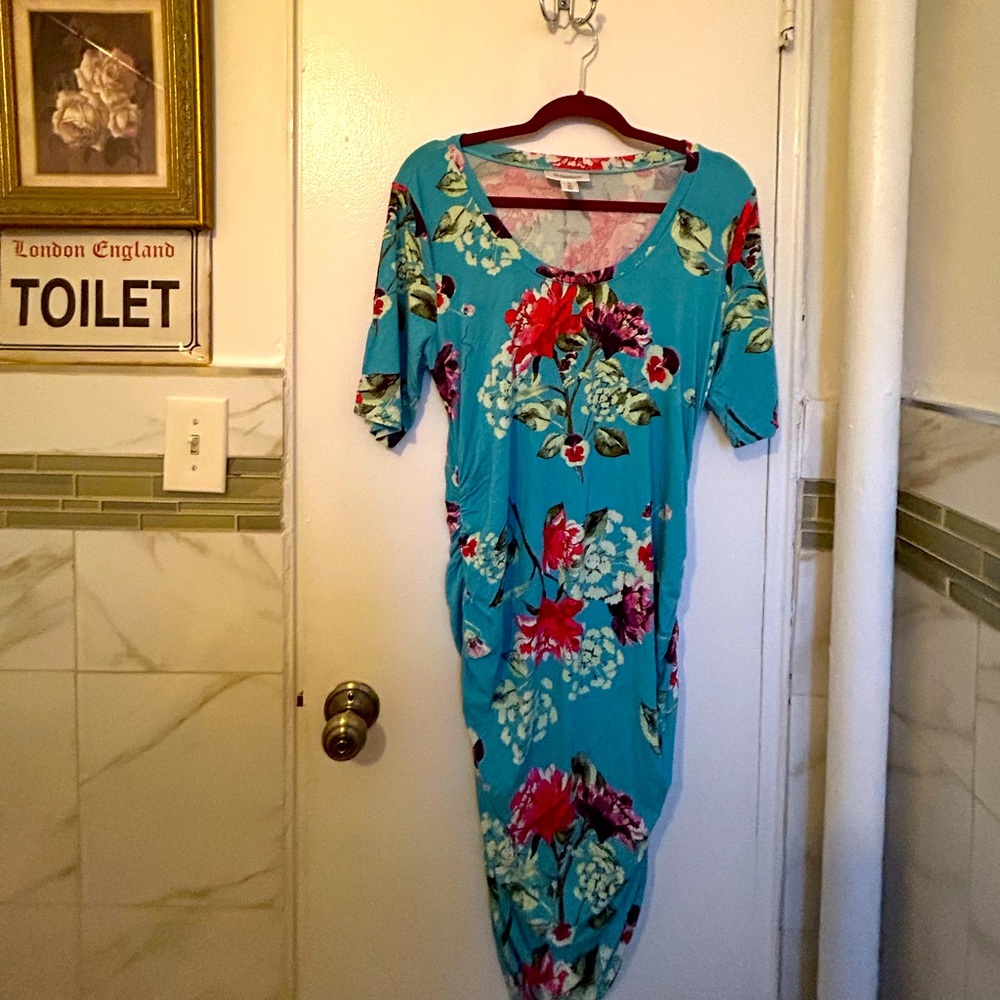 Motherhood Maternity dresses fitted looks so gorgeous on